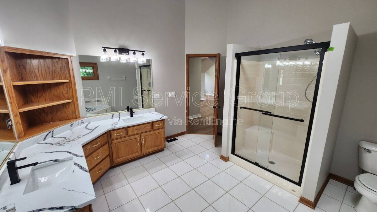 House for rent at 3467 Charlemaine Dr, Aurora, IL 60504