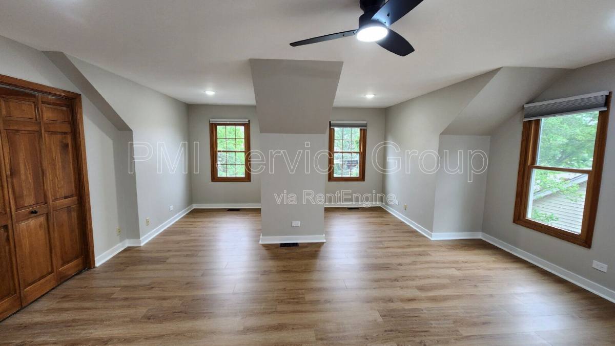 House for rent at 3467 Charlemaine Dr, Aurora, IL 60504