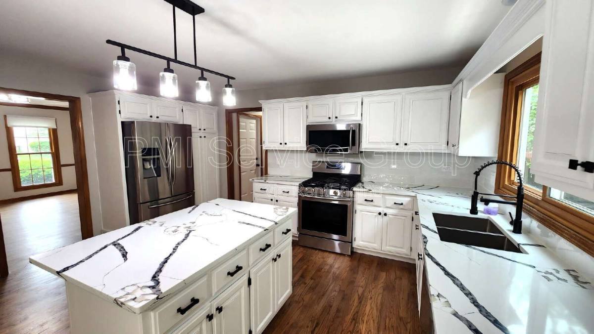 House for rent at 3467 Charlemaine Dr, Aurora, IL 60504