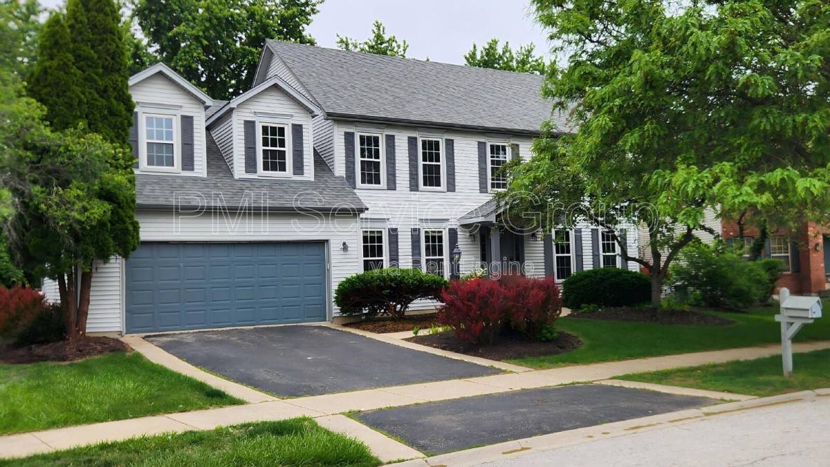 House for rent at 3467 Charlemaine Dr, Aurora, IL 60504