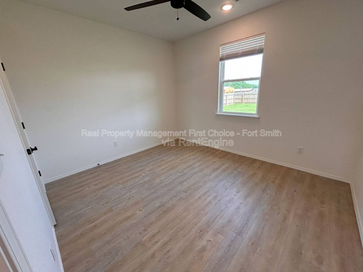 House for rent at 100 Countryside Way, Pocola, OK 74902