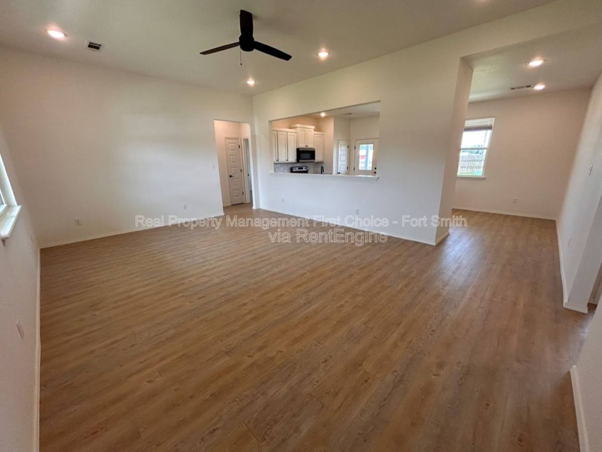 House for rent at 100 Countryside Way, Pocola, OK 74902