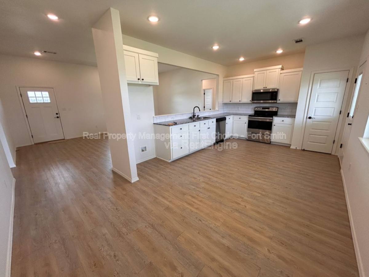 House for rent at 100 Countryside Way, Pocola, OK 74902