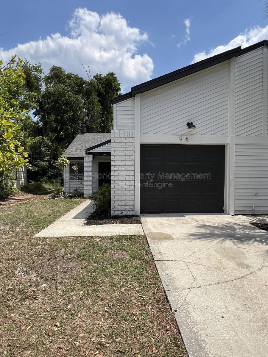 Townhouse for rent at 916 Robinhood Court, Maitland, FL 32751
