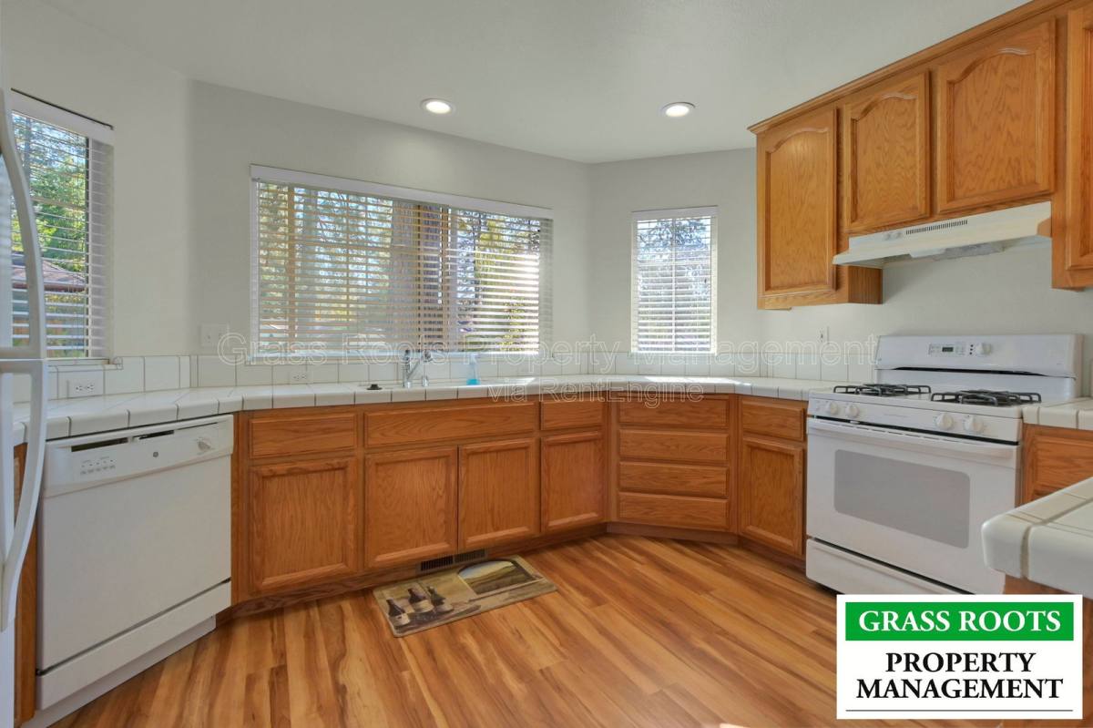 House for rent at 315 Vistamont Dr, Grass Valley, CA 95945