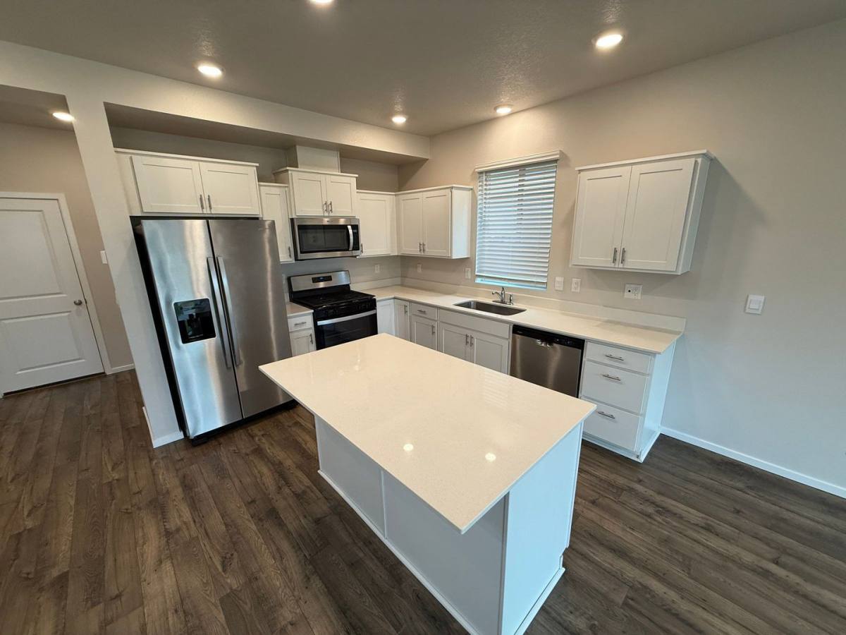 House for rent at 4833 Thyme Ave NE, Salem, OR 97301