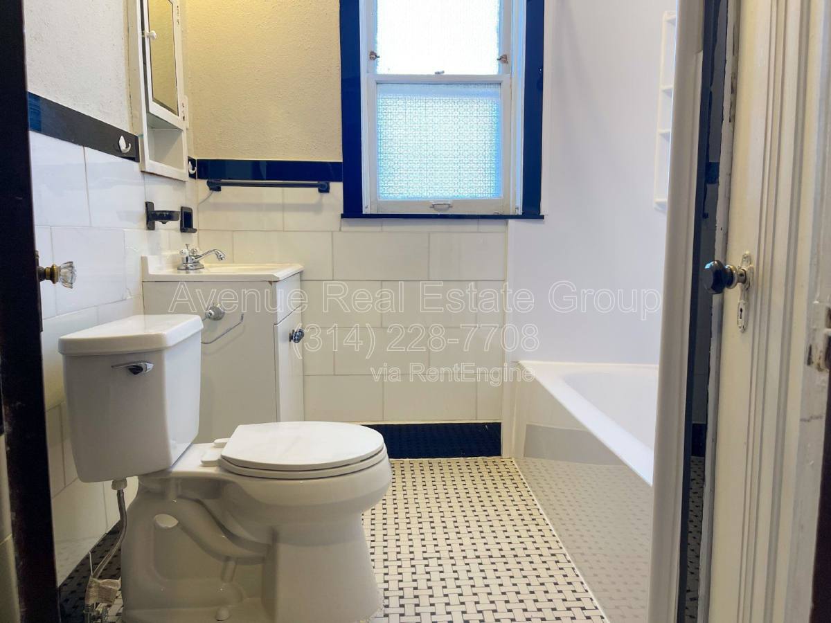 Apartment for rent at 6044 SW Ave, Saint Louis, MO 63139