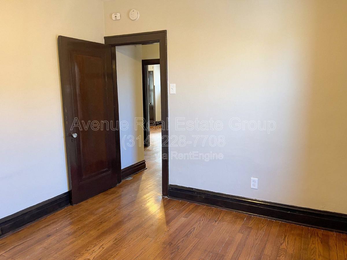 Apartment for rent at 6044 SW Ave, Saint Louis, MO 63139