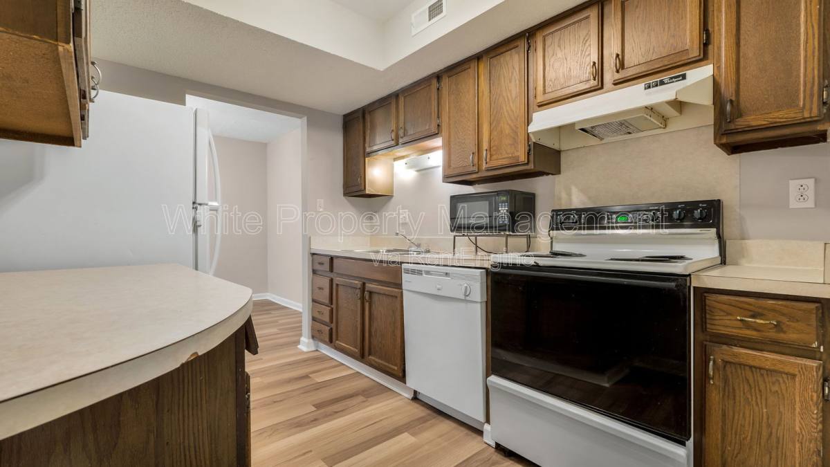 Townhouse for rent at 6927 Stonington Lane, Charlotte, NC 28227