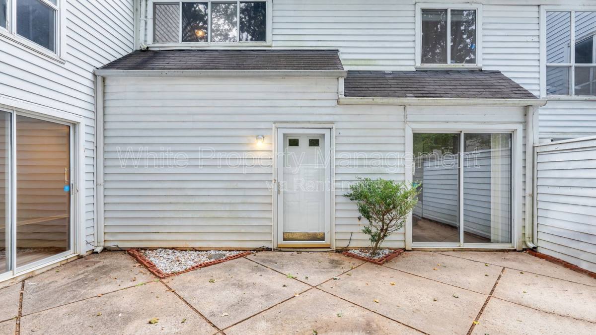 Townhouse for rent at 6927 Stonington Lane, Charlotte, NC 28227