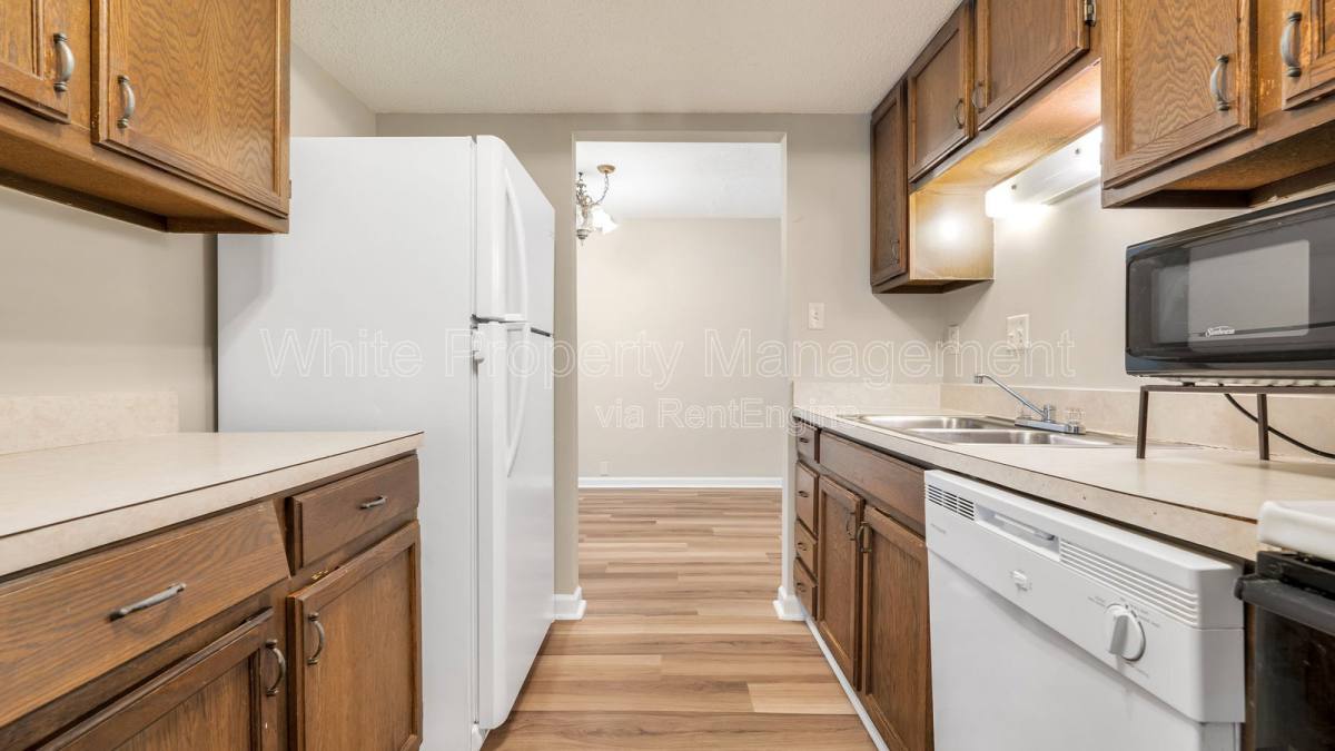 Townhouse for rent at 6927 Stonington Lane, Charlotte, NC 28227