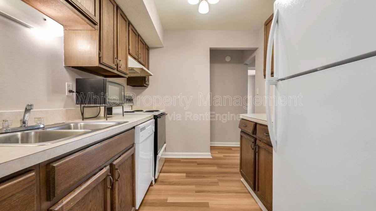 Townhouse for rent at 6927 Stonington Lane, Charlotte, NC 28227