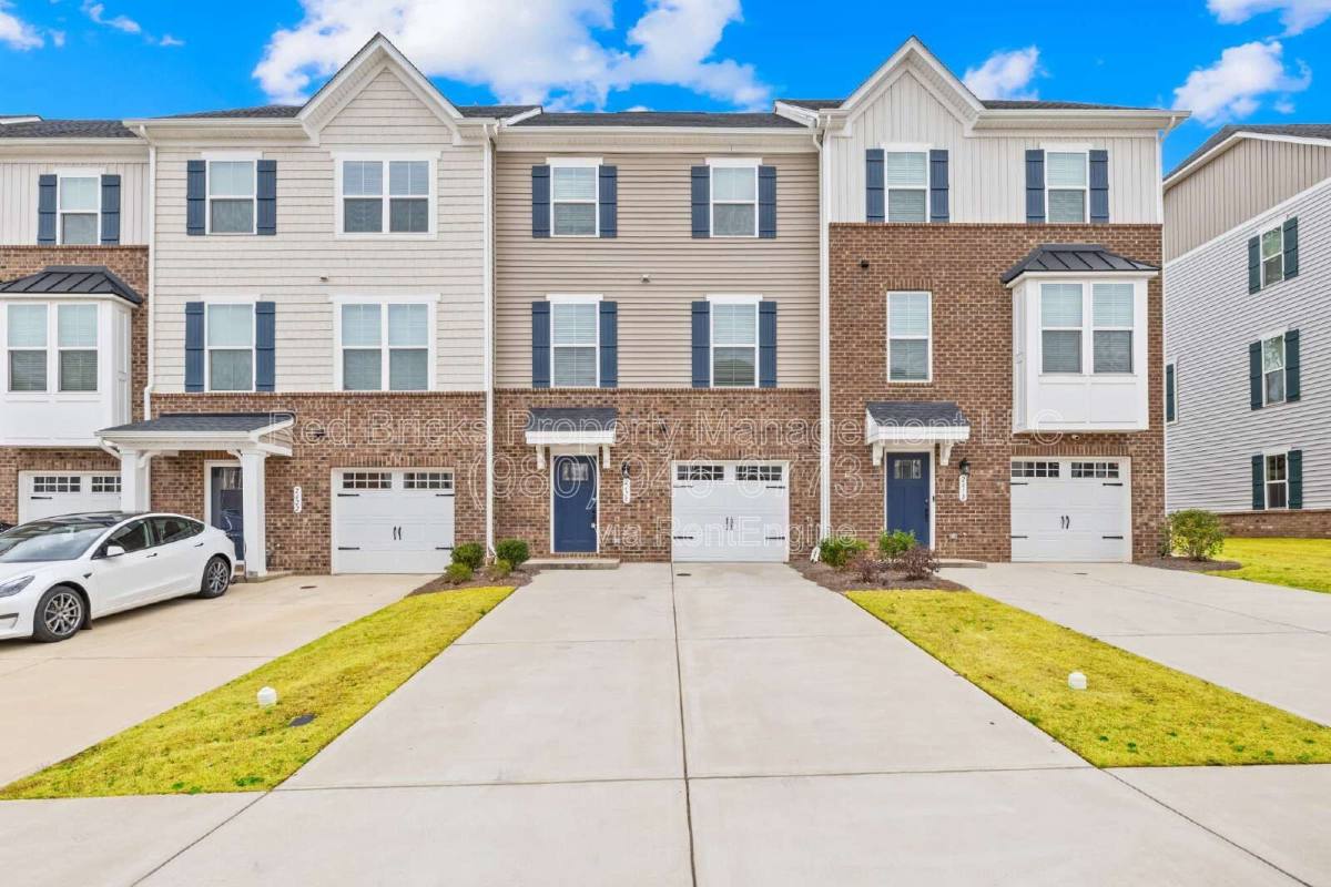 Townhouse for rent at 2620 Grantham Place Dr, Fort Mill, SC 29715