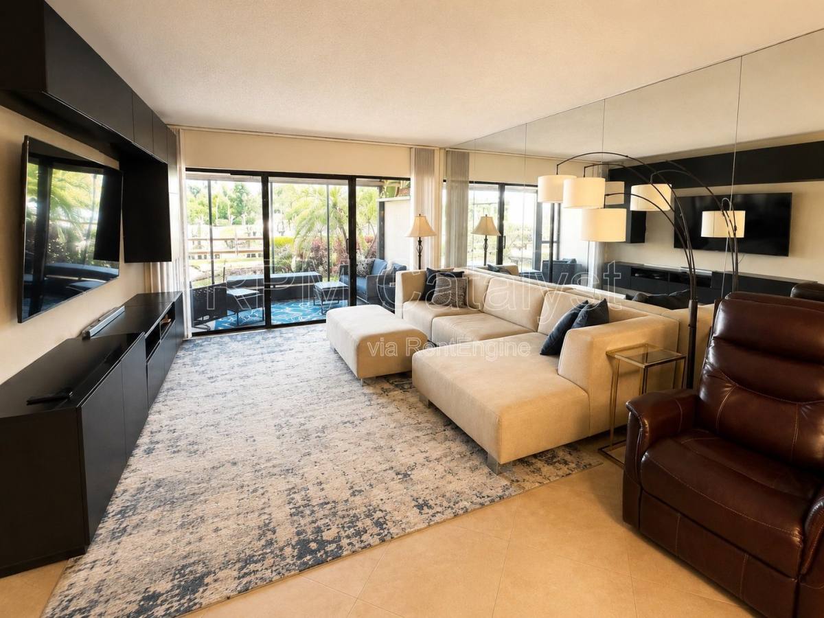 Condo for rent at 4780 Brittany Dr S #11, Saint Petersburg, FL 33715