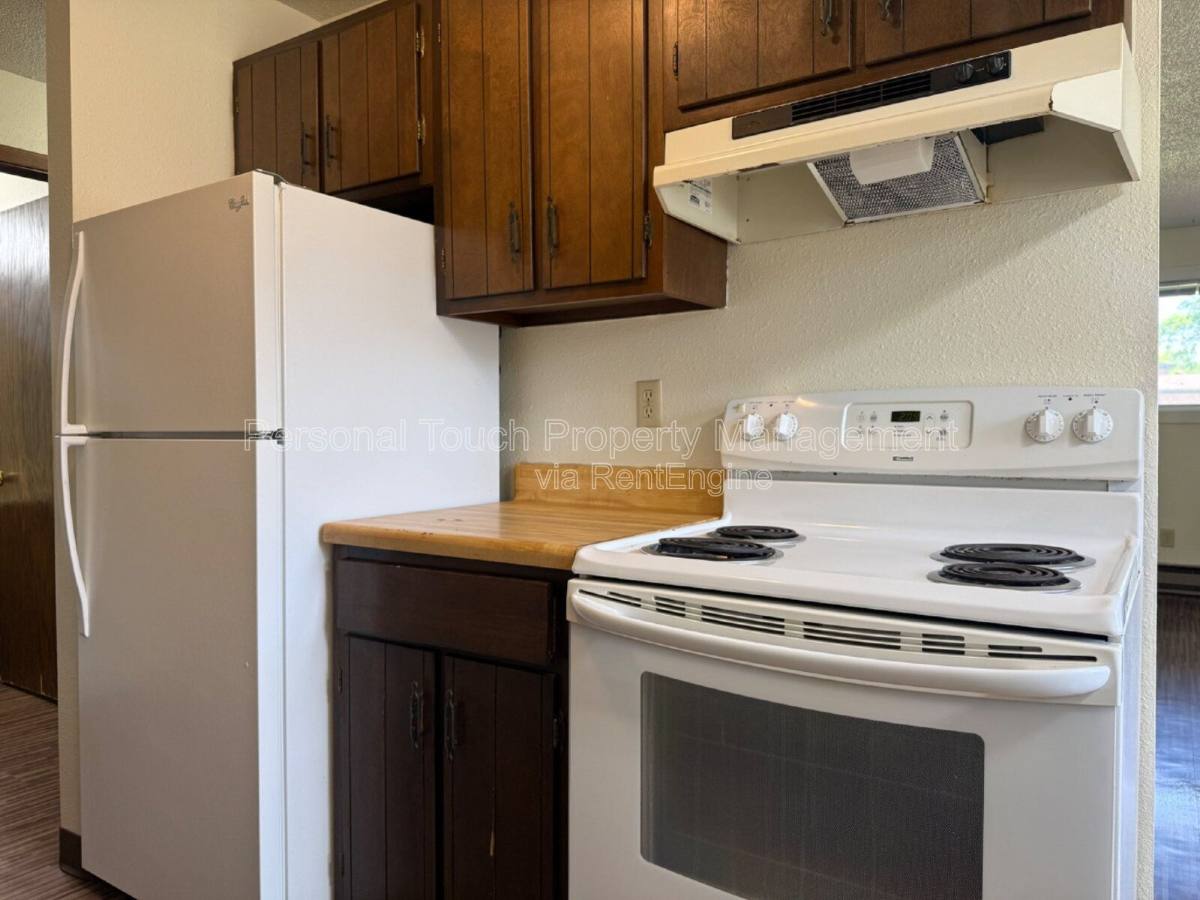 Apartment for rent at 212 9th Ave S #3, Casselton, ND 58012