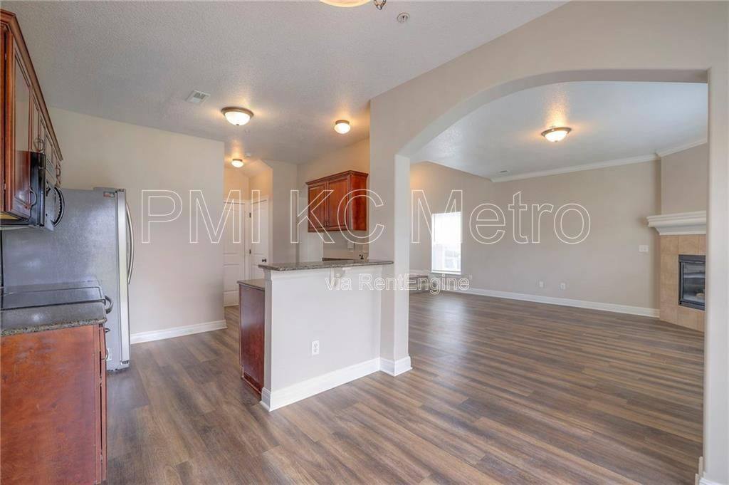 Townhouse for rent at 8921 Inkster St, Lenexa, KS 66227