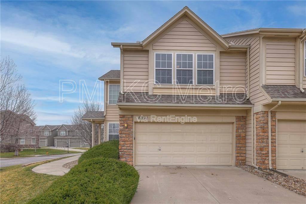 Townhouse for rent at 8921 Inkster St, Lenexa, KS 66227