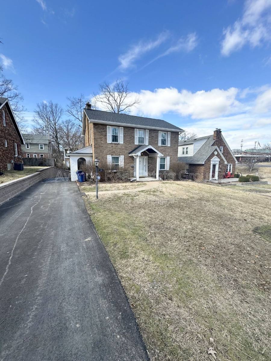House for rent at 19 Hardith Hill Court, Saint Louis, MO 63119