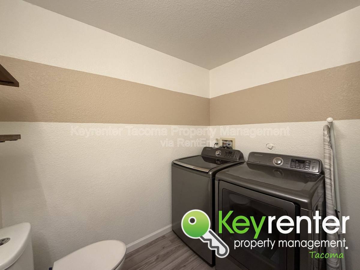 Apartment for rent at 319 10th Ave SE #A, Puyallup, WA 98372