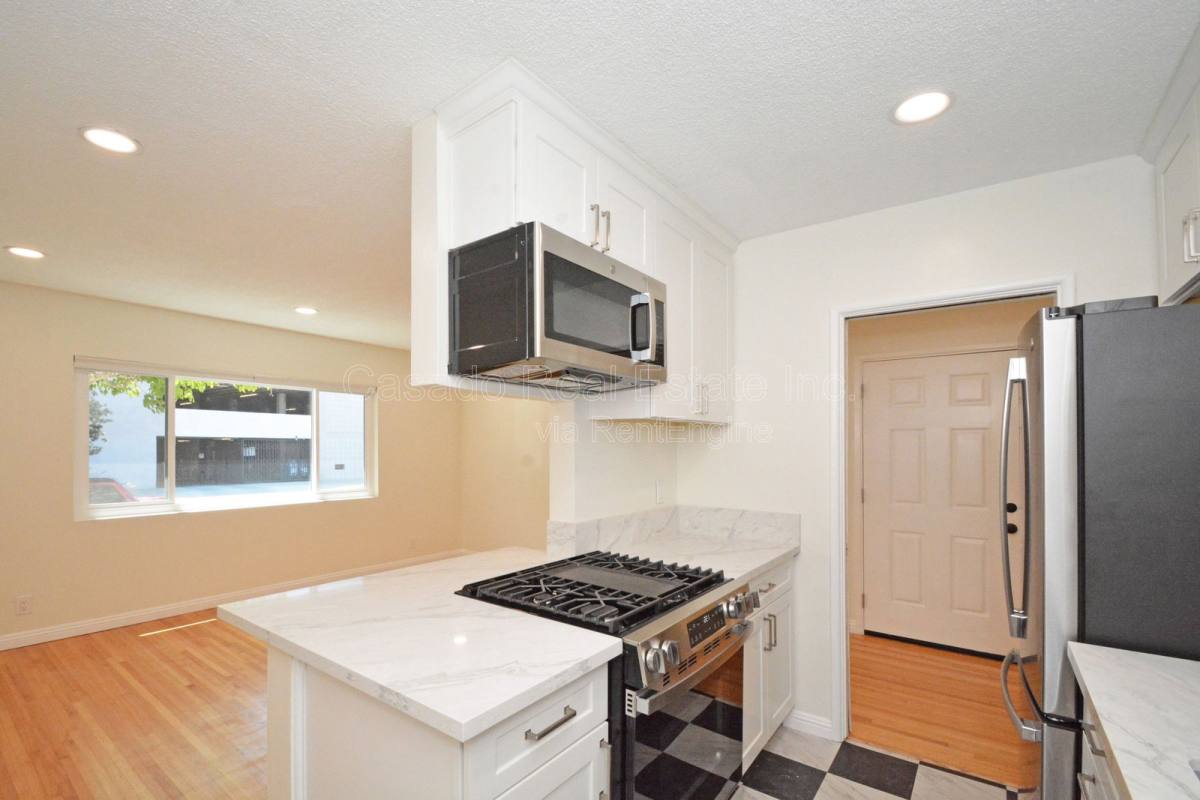 Condo for rent at 338 Elm Ave #2, Long Beach, CA 90802