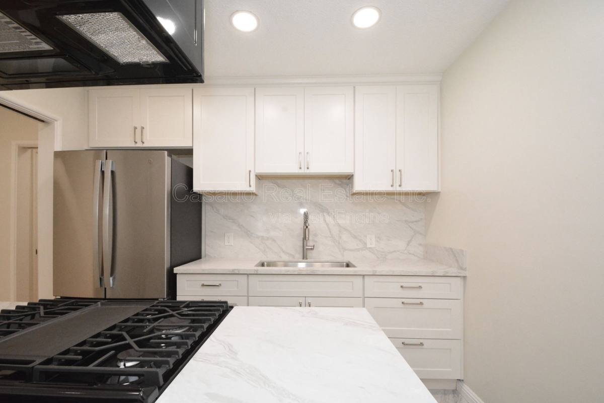 Condo for rent at 338 Elm Ave #2, Long Beach, CA 90802