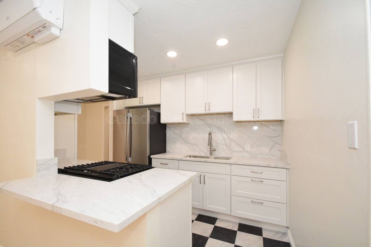 Condo for rent at 338 Elm Ave #2, Long Beach, CA 90802