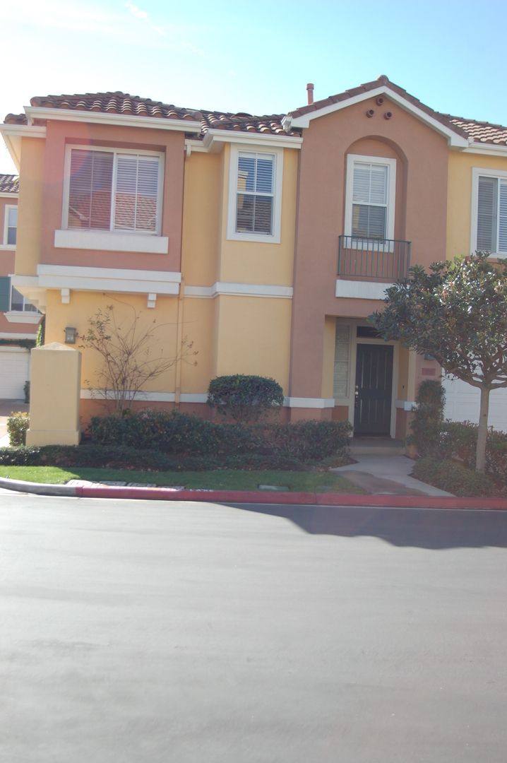 Condo for rent at 1711 Reggio Aisle, Irvine, CA 92606