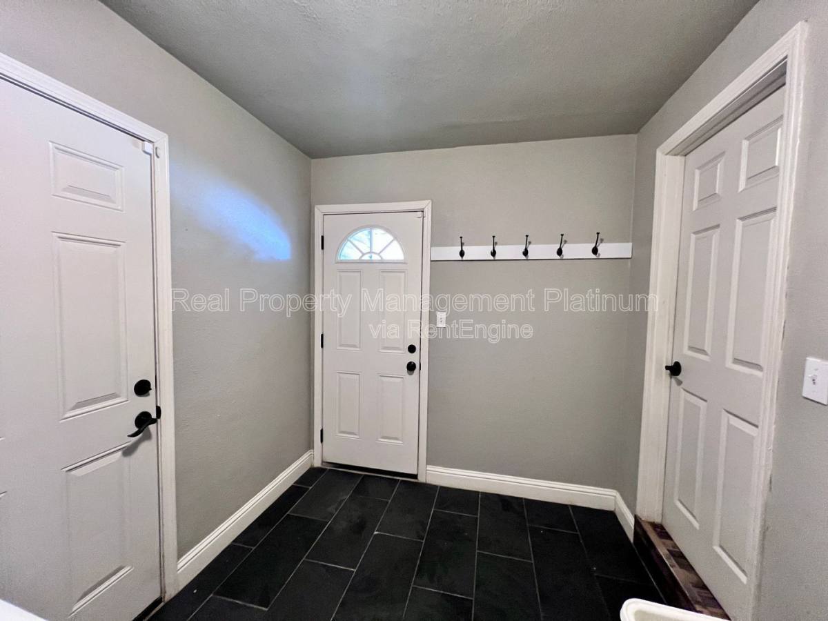 House for rent at 645 W Andrews Ave, Fresno, CA 93705