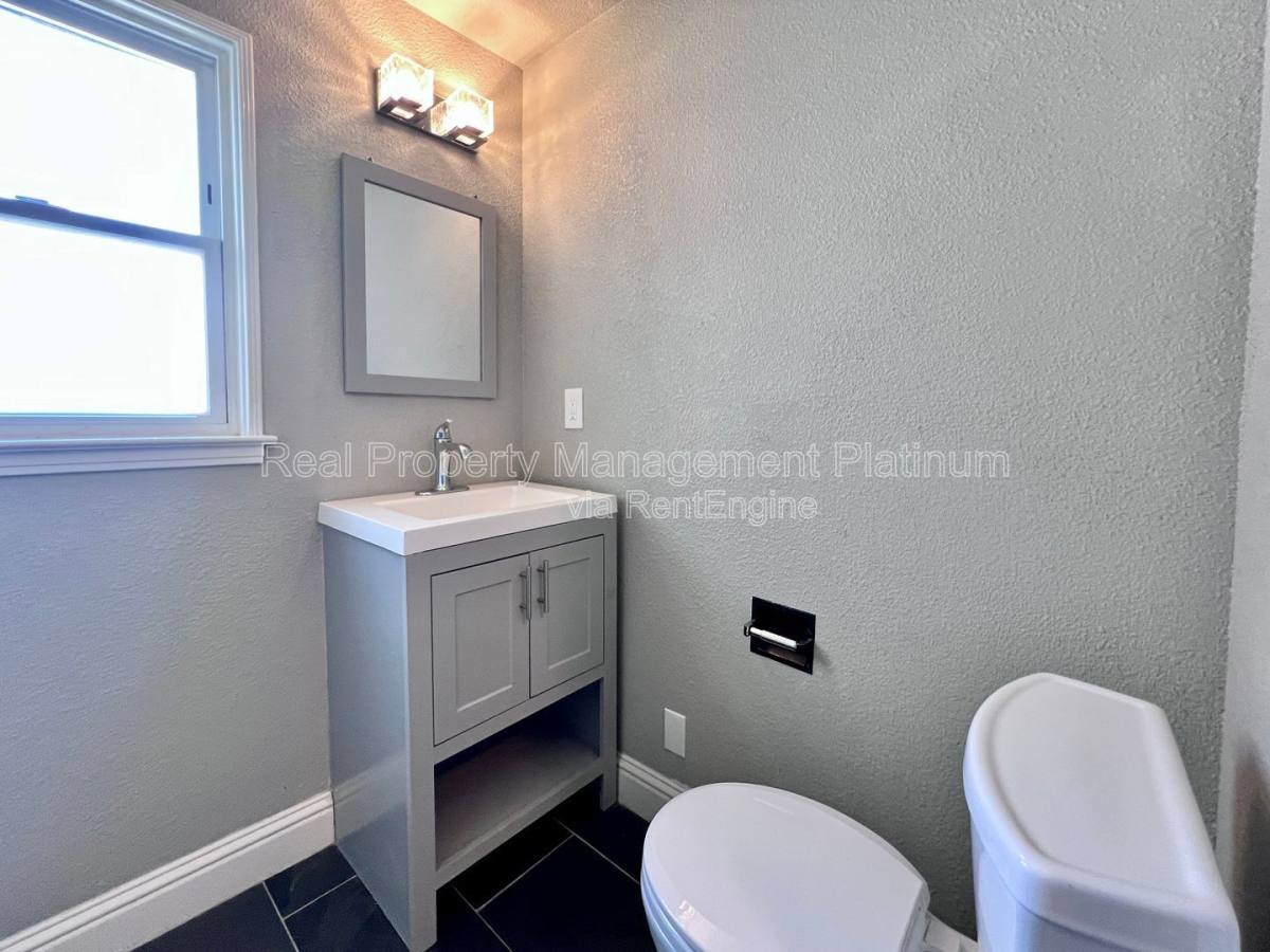 House for rent at 645 W Andrews Ave, Fresno, CA 93705