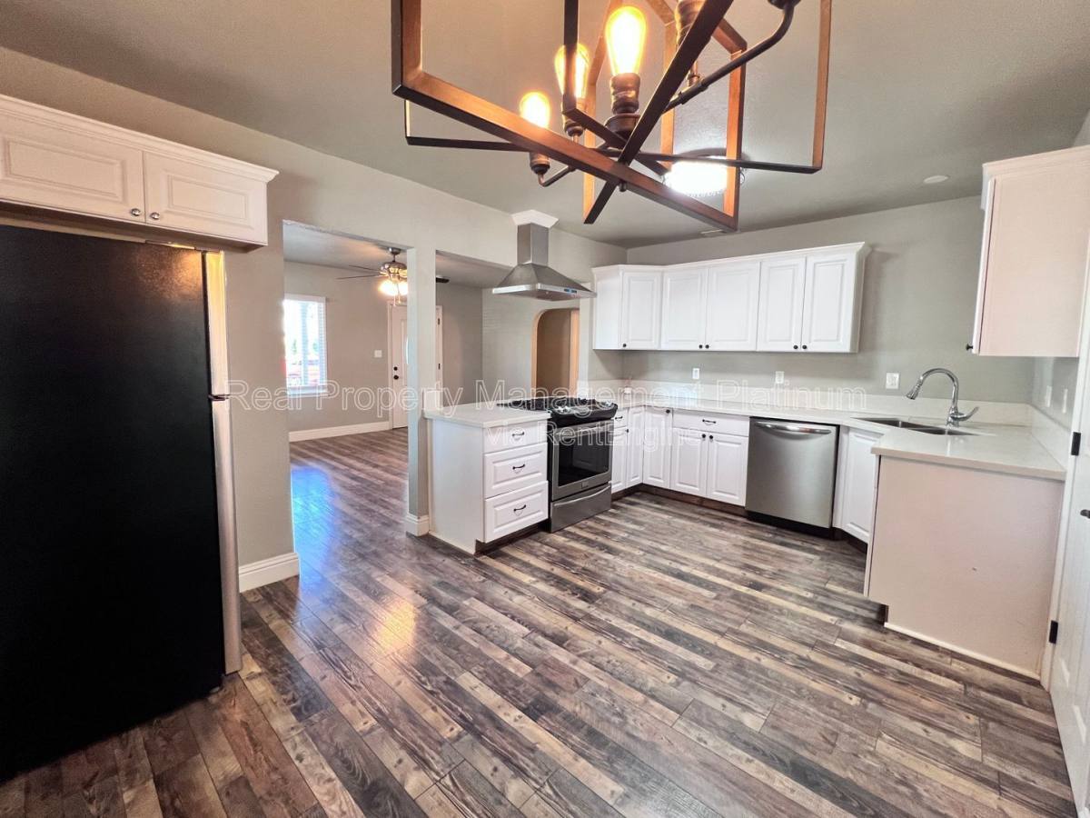 House for rent at 645 W Andrews Ave, Fresno, CA 93705