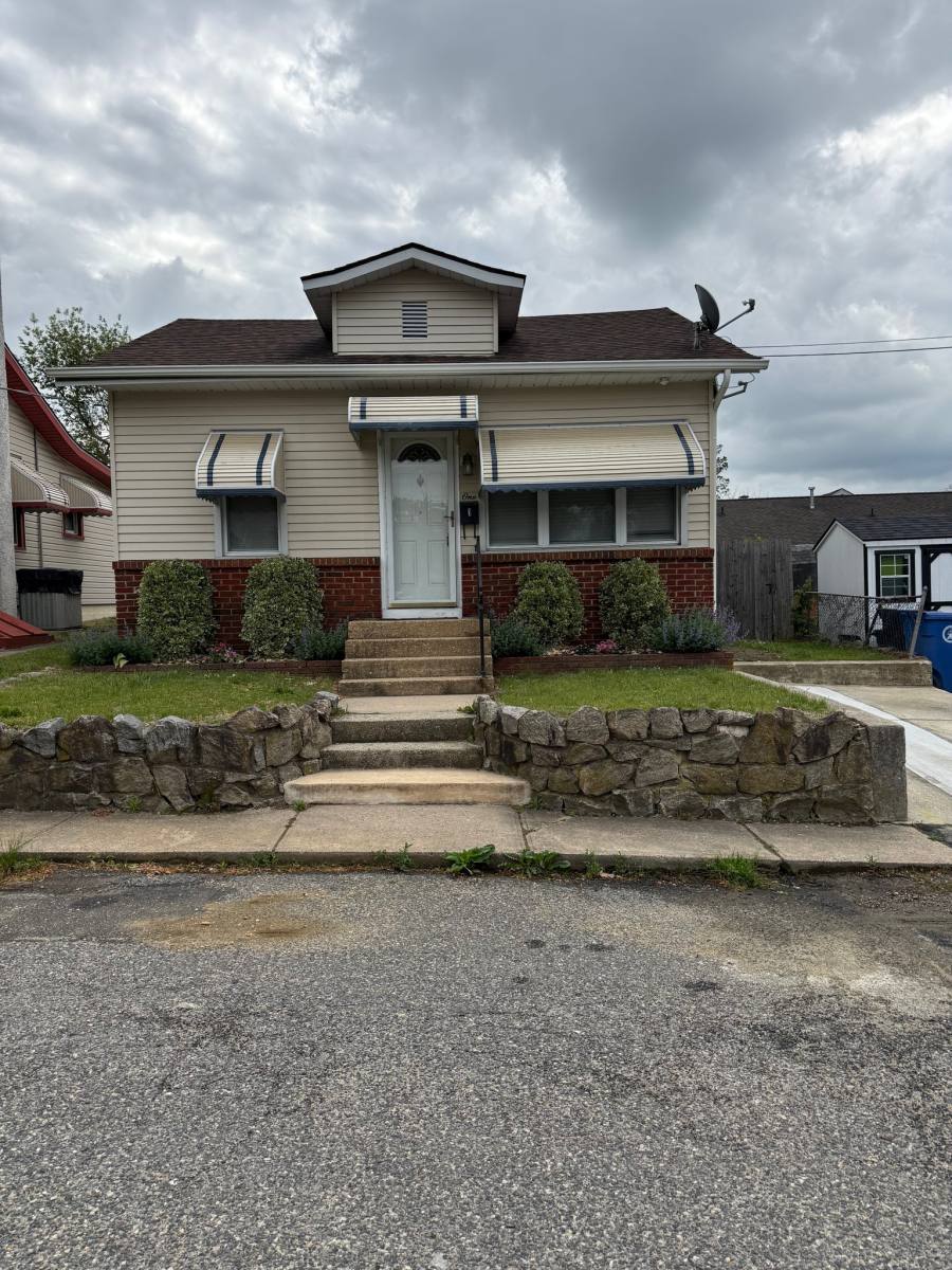 House for rent at 1 Centre Ave, Mantua, NJ 08051