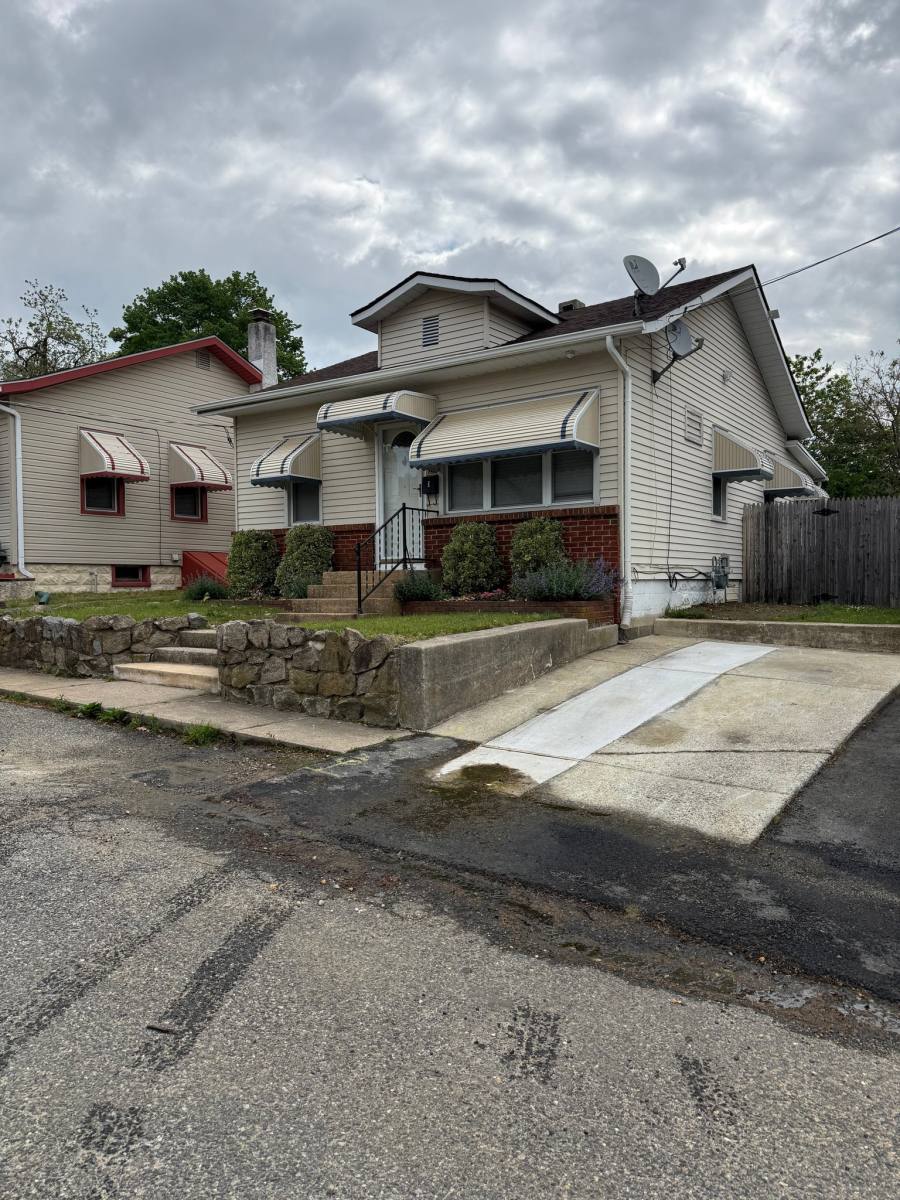 House for rent at 1 Centre Ave, Mantua, NJ 08051