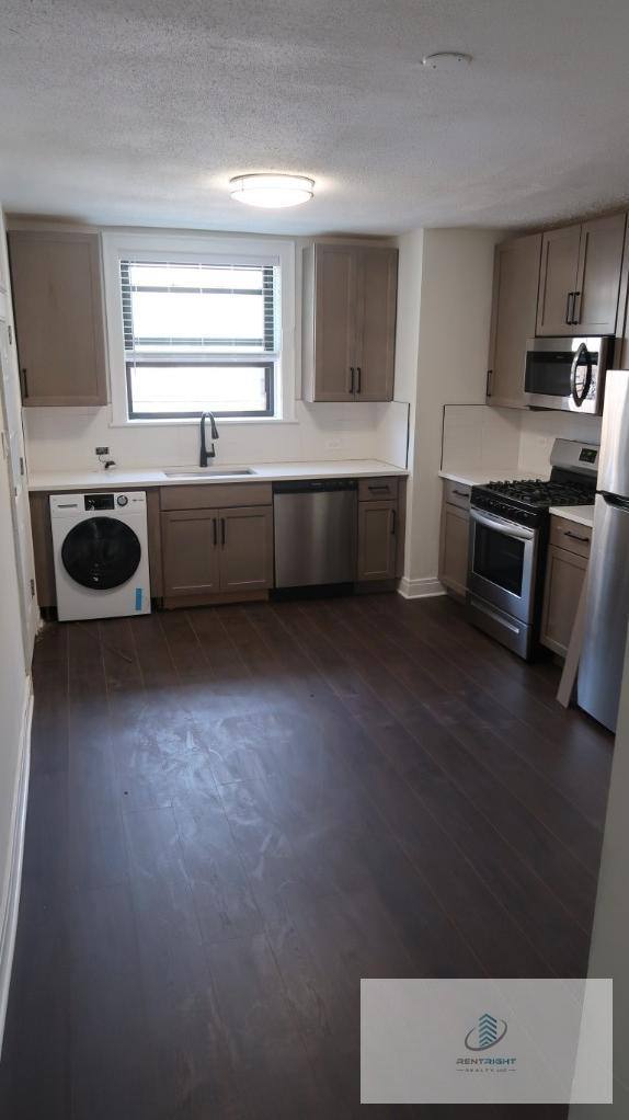 Apartment for rent at 5509 N Lincoln Ave, Chicago, IL 60625