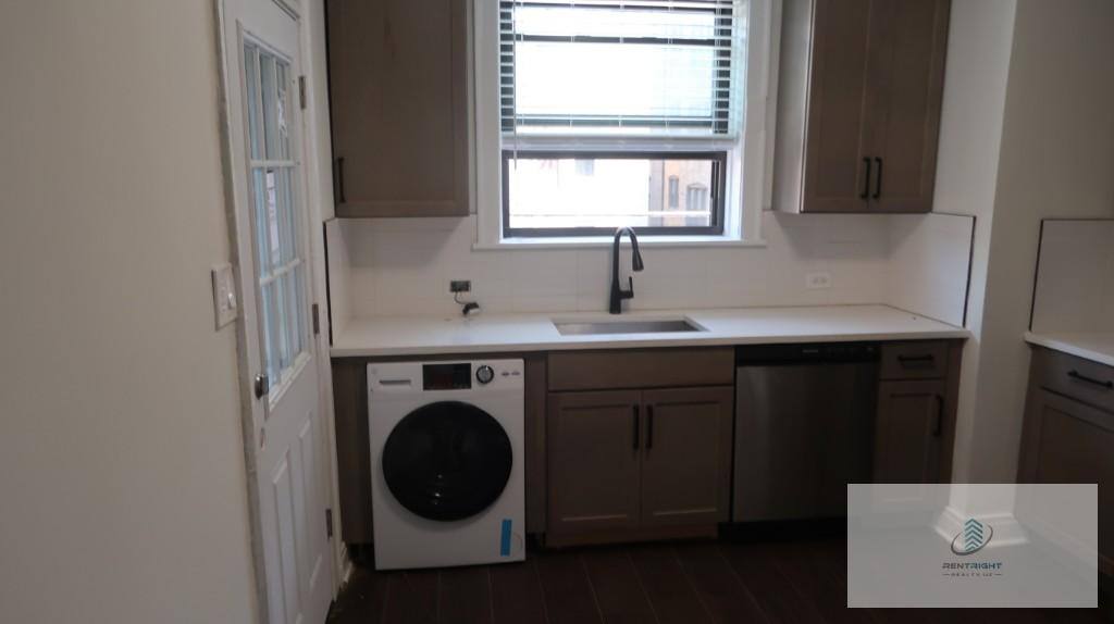 Apartment for rent at 5509 N Lincoln Ave, Chicago, IL 60625