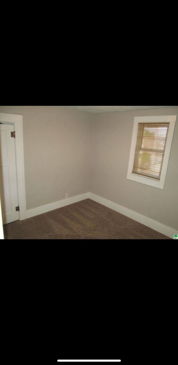House for rent at 813 7th Ave, Sheldon, IA 51201