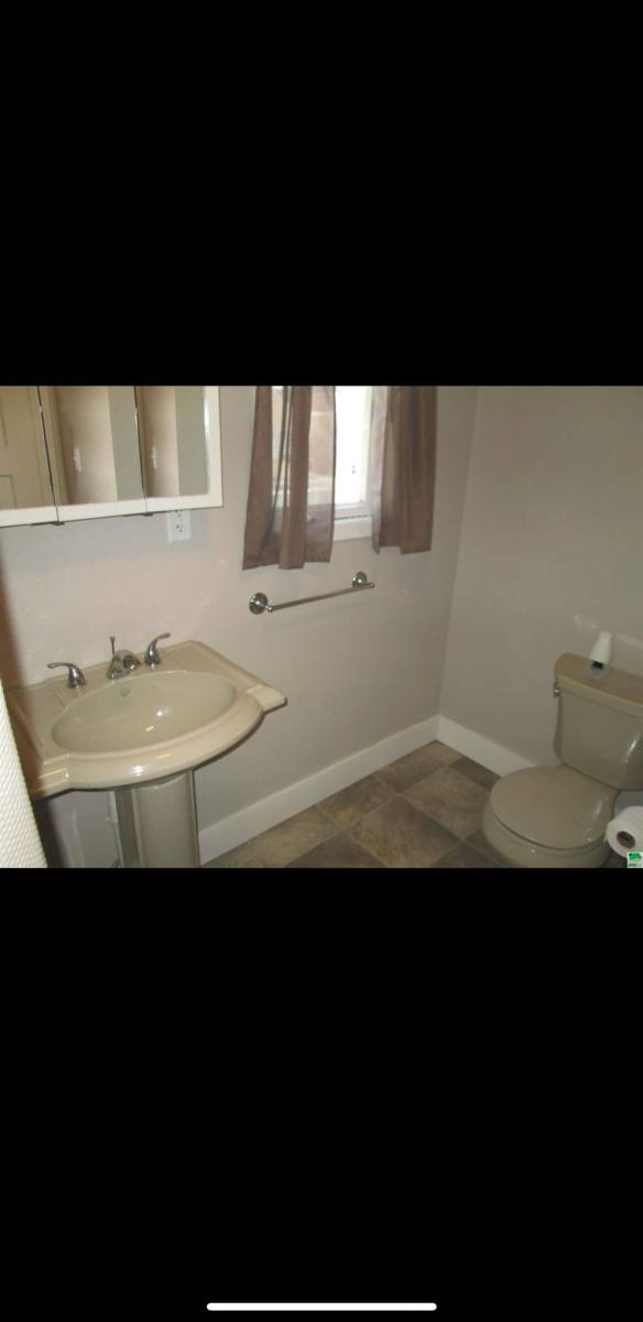 House for rent at 813 7th Ave, Sheldon, IA 51201