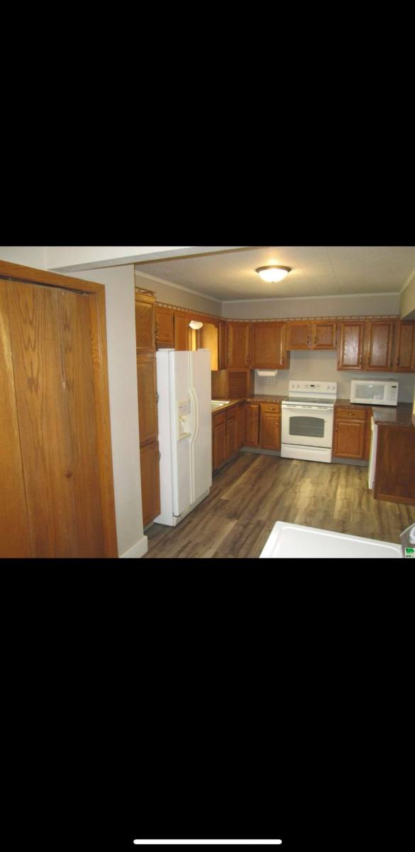 House for rent at 813 7th Ave, Sheldon, IA 51201