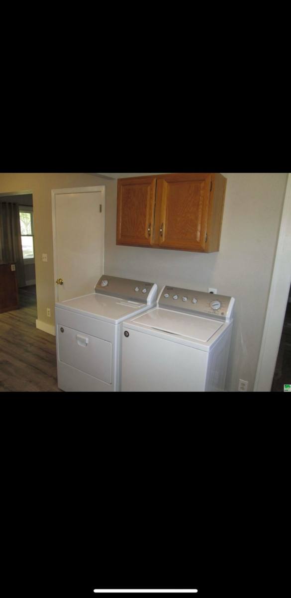 House for rent at 813 7th Ave, Sheldon, IA 51201