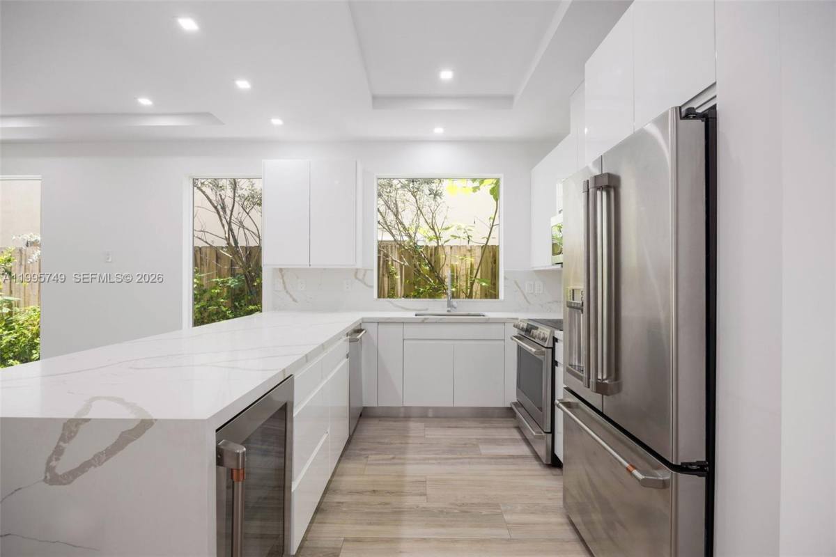 Townhouse for rent at 3162 Plaza St #TH, Miami, FL 33133
