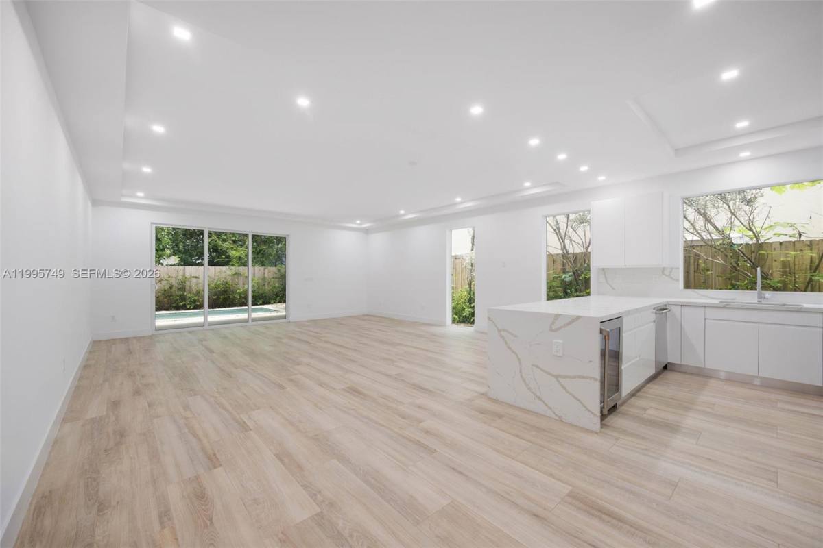 Townhouse for rent at 3162 Plaza St #TH, Miami, FL 33133
