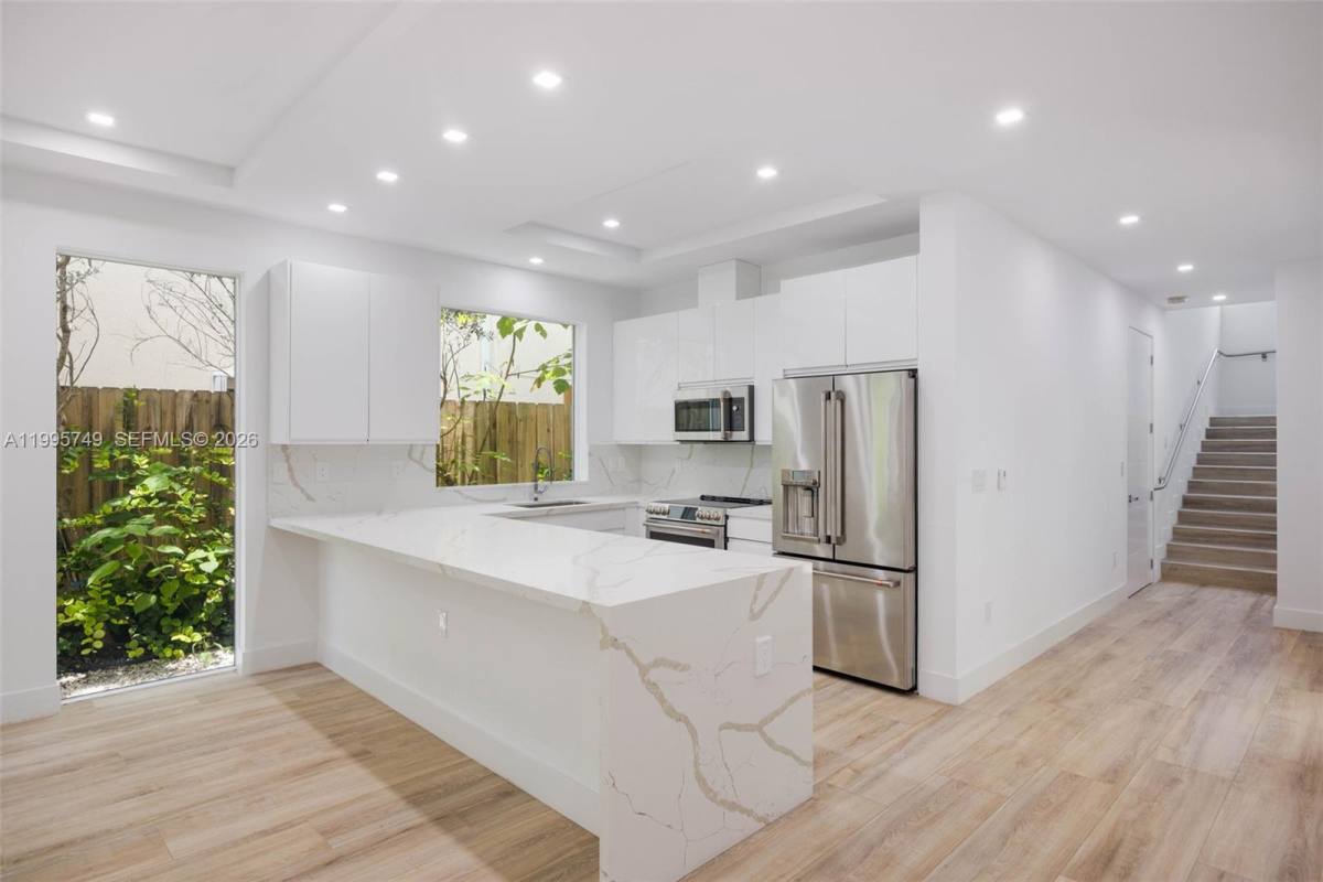 Townhouse for rent at 3162 Plaza St #TH, Miami, FL 33133