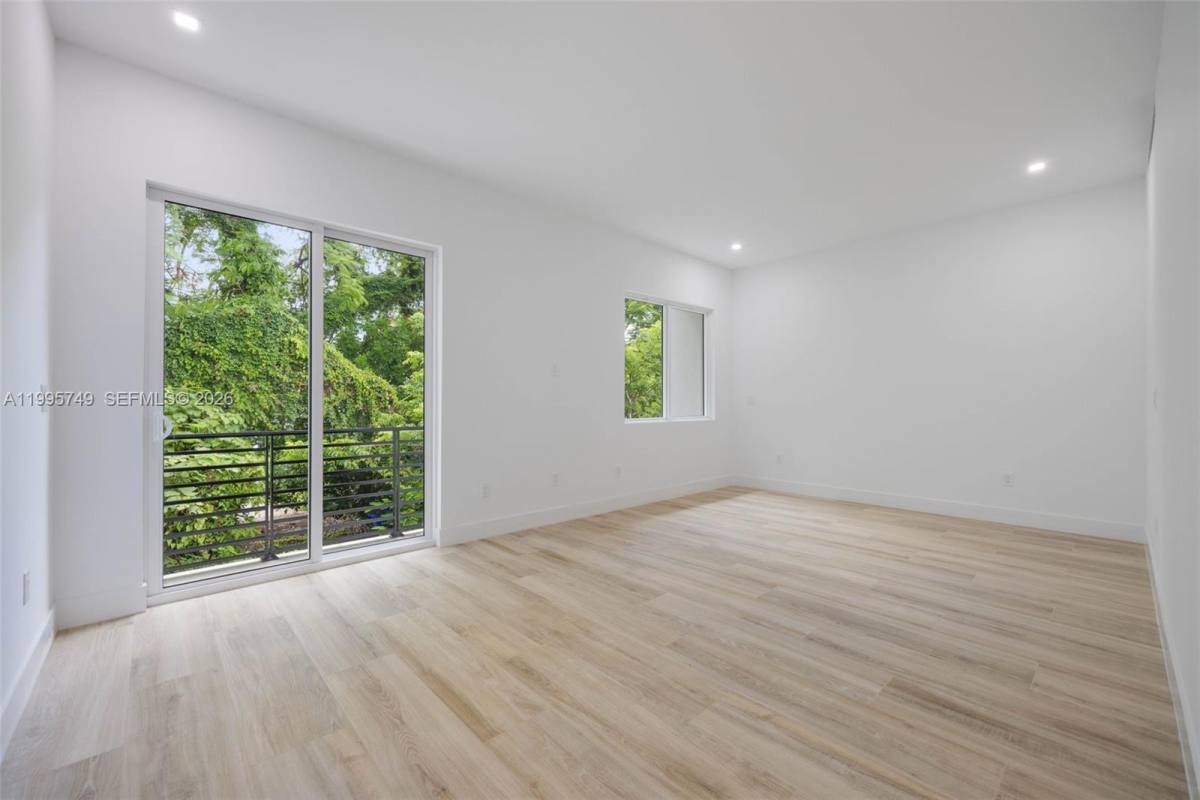 Townhouse for rent at 3162 Plaza St #TH, Miami, FL 33133