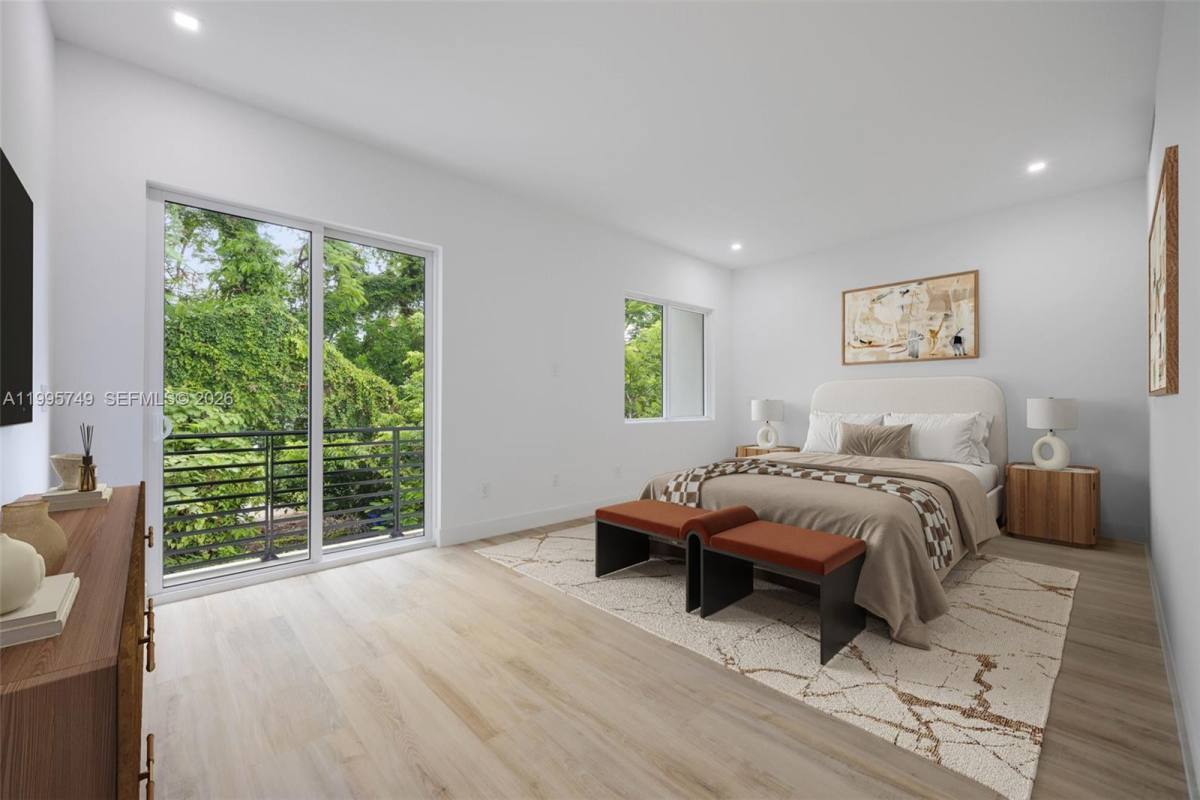 Townhouse for rent at 3162 Plaza St #TH, Miami, FL 33133