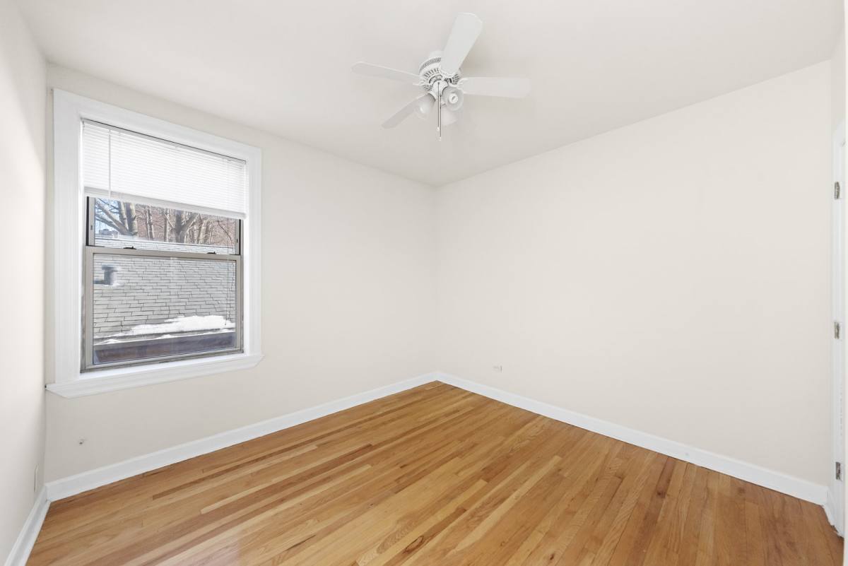 Apartment for rent at 550 W Aldine Ave #GDNR, Chicago, IL 60657