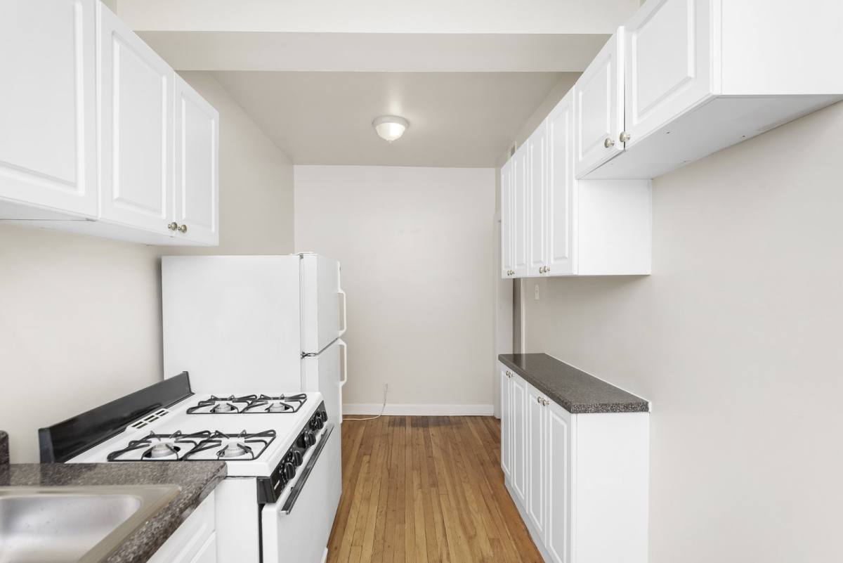 Apartment for rent at 550 W Aldine Ave #GDNR, Chicago, IL 60657
