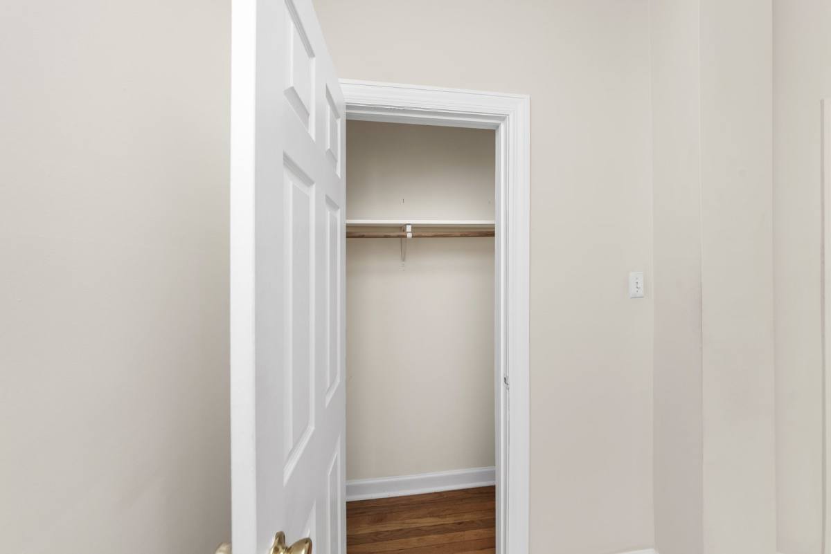 Apartment for rent at 550 W Aldine Ave #GDNR, Chicago, IL 60657