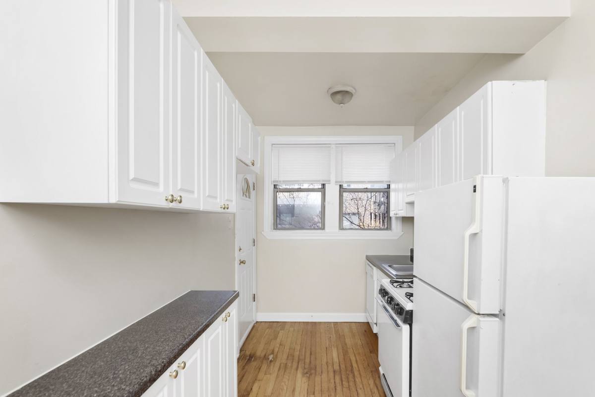 Apartment for rent at 550 W Aldine Ave #GDNR, Chicago, IL 60657