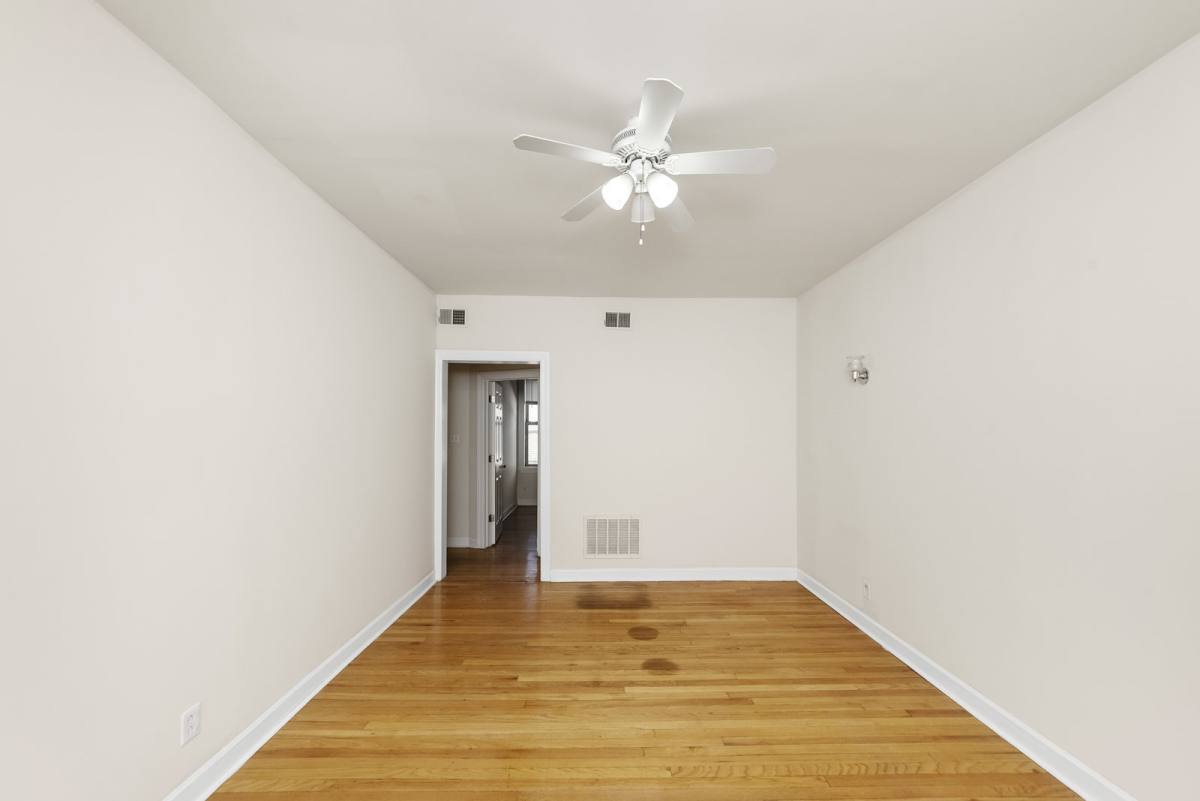 Apartment for rent at 550 W Aldine Ave #GDNR, Chicago, IL 60657