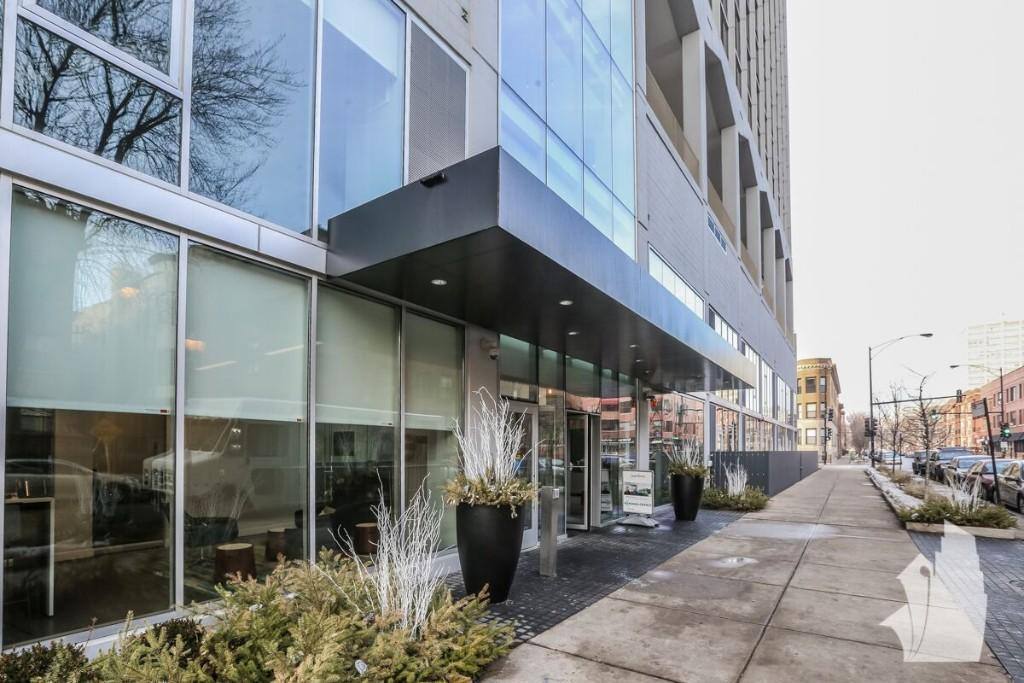Apartment for rent at 4334 N Hazel St #508, Chicago, IL 60613