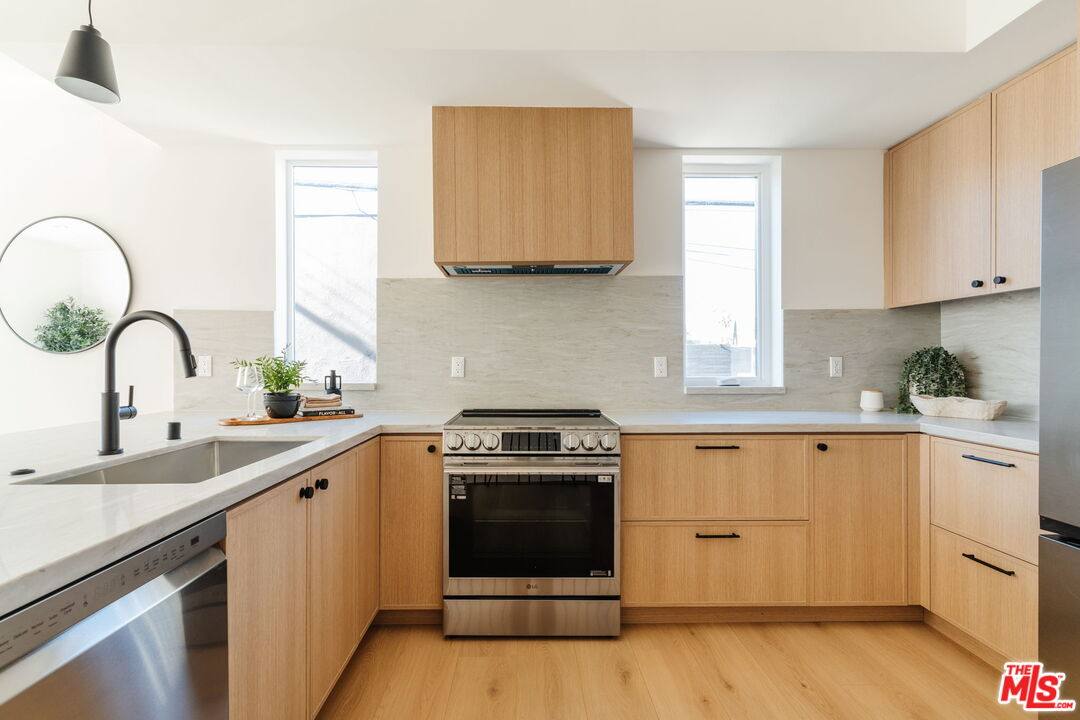 Townhouse for rent at 6765 Lexington Ave #A, Los Angeles, CA 90038